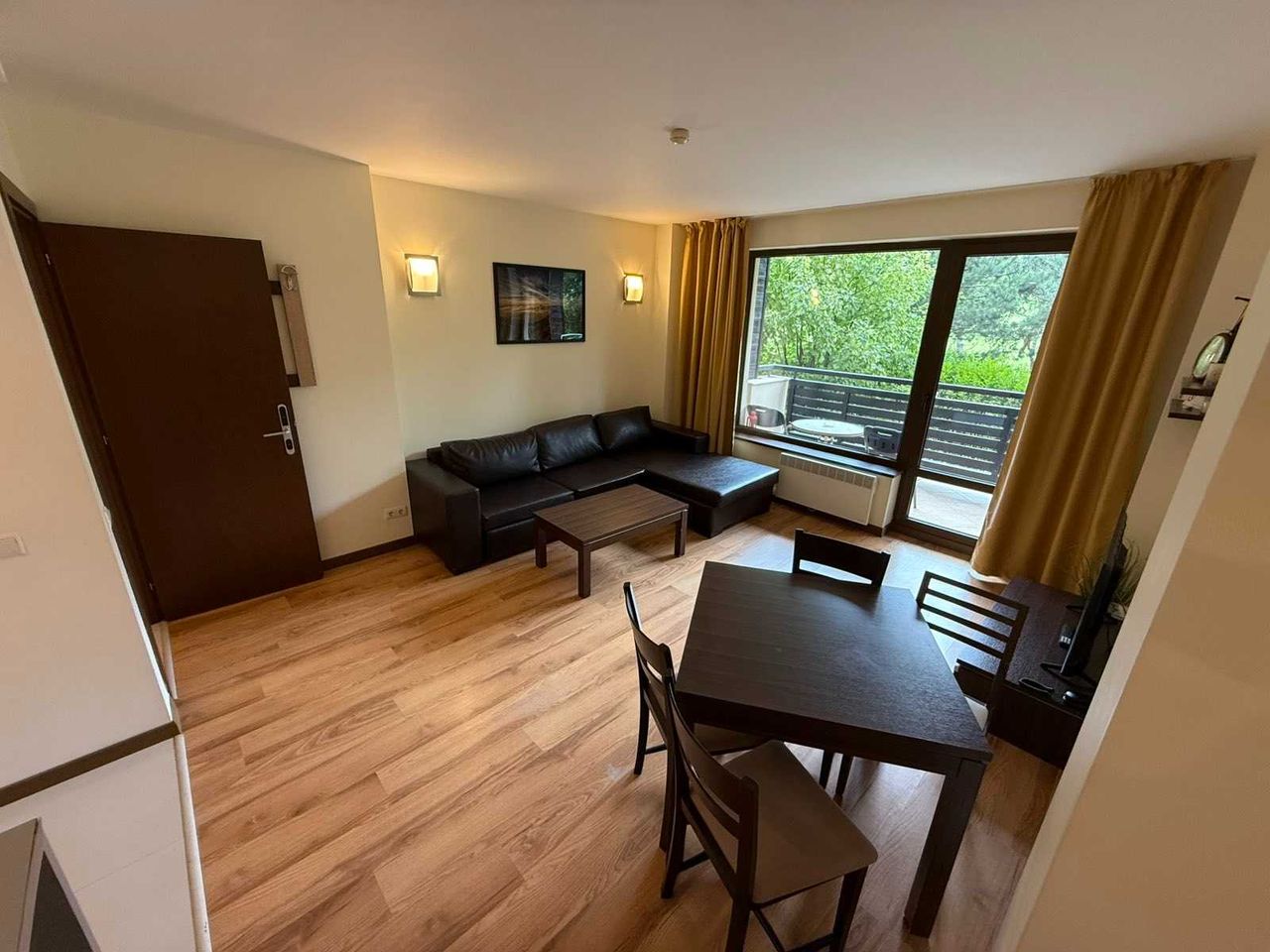 Продава се Тристаен апартамент в Банско - 120 кв.м за 767 €/кв.м - Снимка #2