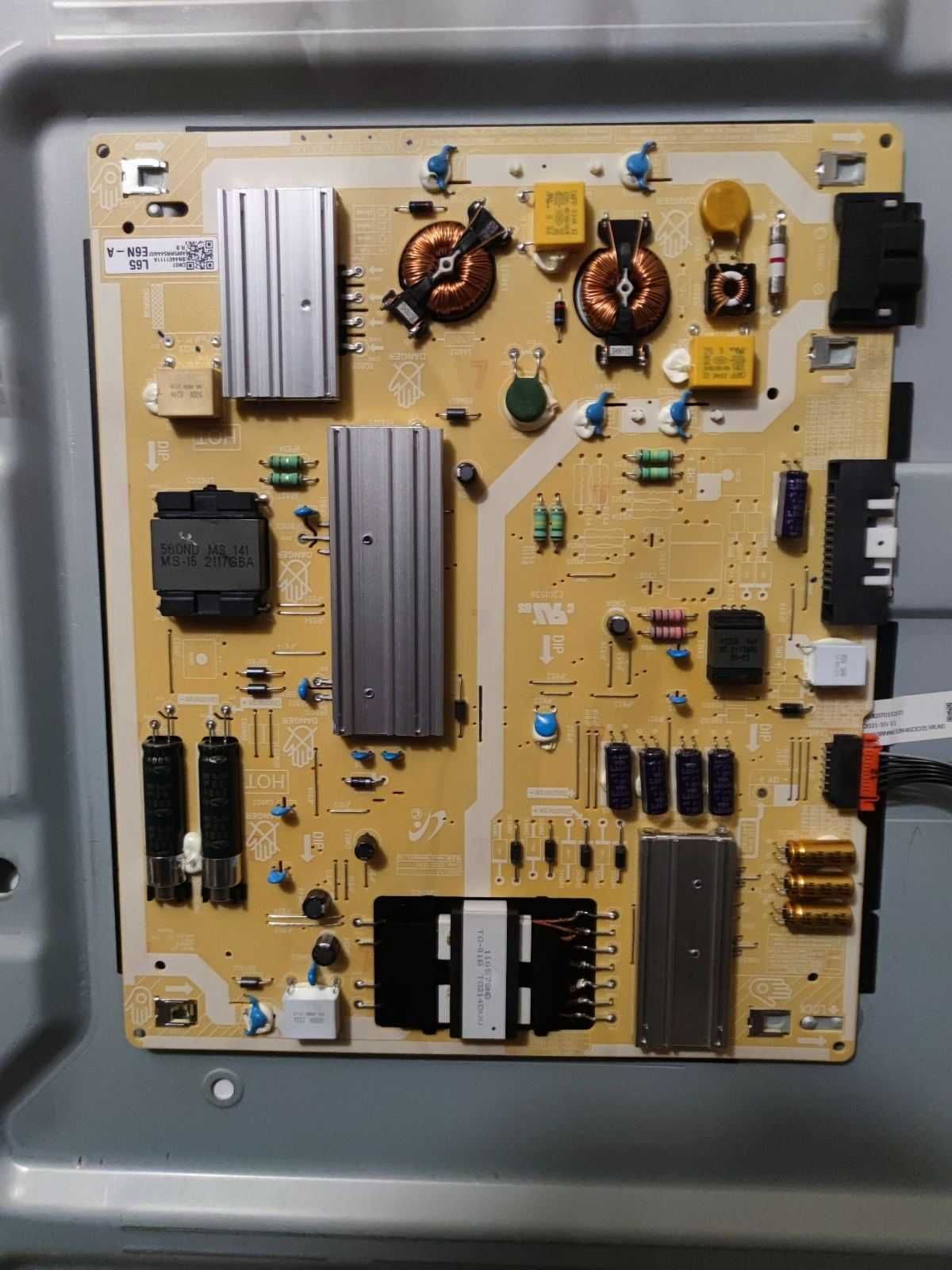 части от телевизор SAMSUNG UW55AU9072U