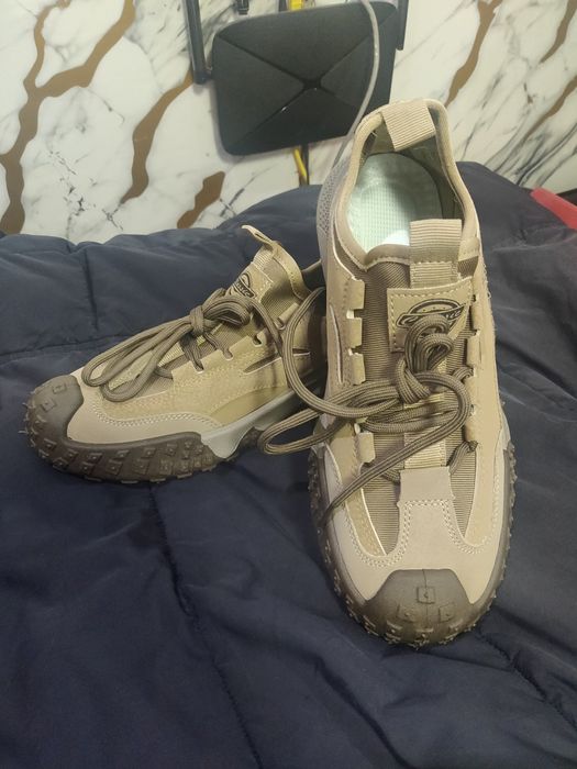 Осенне-весенние кроссовки 42 размер.