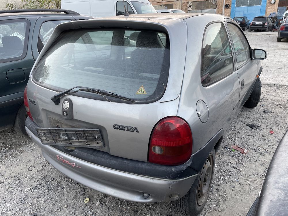 Opel Corsa 1.4Si 82кс 1994 На Части