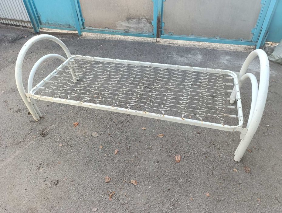 Железная кровать