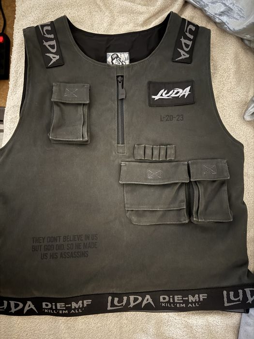 Luda жилетка.