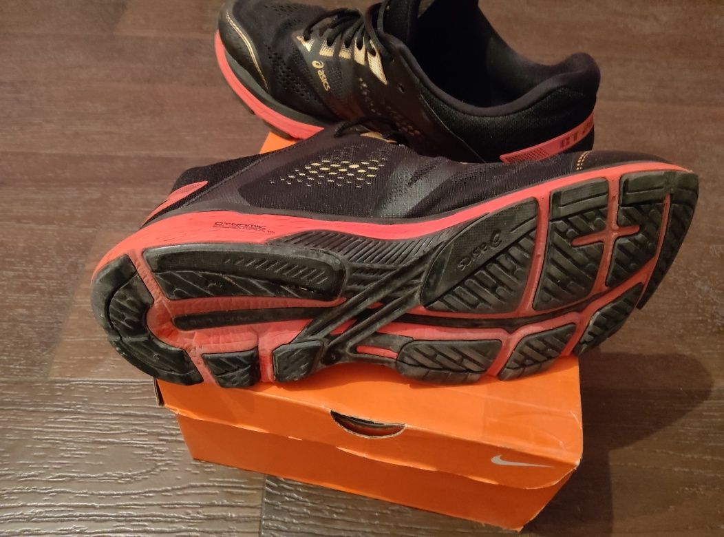 Маратонки Asics GT-2000 7,и Mizuno wave ultima 9
