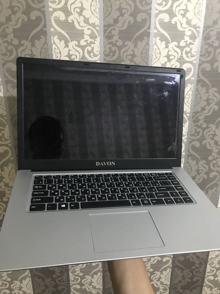 Noutbuk Davon DW156