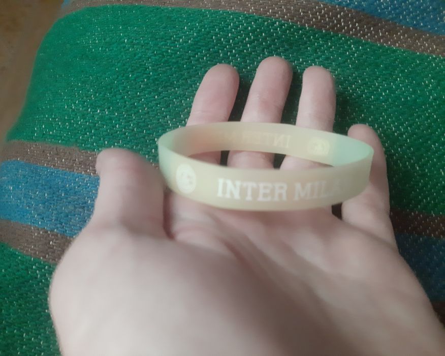 Браслет резиновый Inter Milan светится в темноте на руку