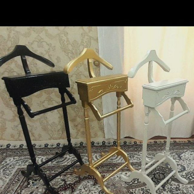 Oyoq kiyimlar uchun javonlar va kiyimlar uchun vishilkalar, prixojka