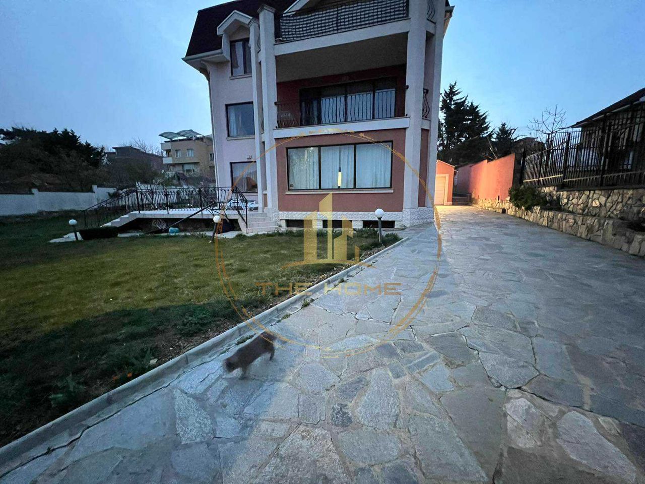 Дава се под наем Етаж от къща в Варна, м-т Траката - 135 кв.м за 650 € - Снимка #13