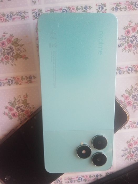 Продавам телефонrealmi c 51