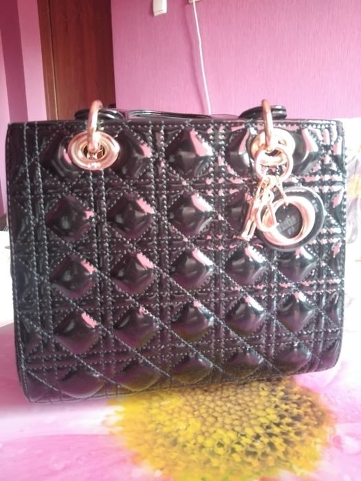 Дамска чанта черен лак