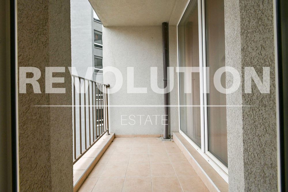 Двустаен апартамент в ж.к. Младост 4