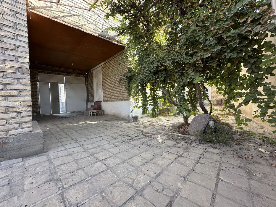 Hovli sotiladi 5 sotix