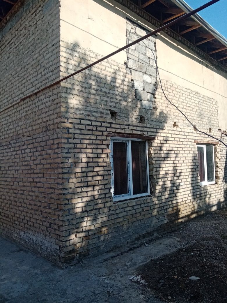 Спутникда ховли сотилади. Ховли узимники