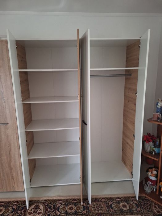 Dulap cu 4 uși și oglindă