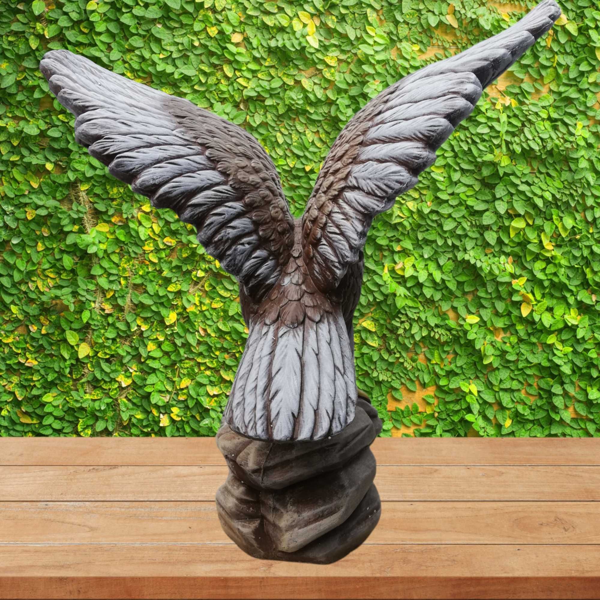 Статуя Орел от бетон с разперени криле. Декоративна фигура от бетон