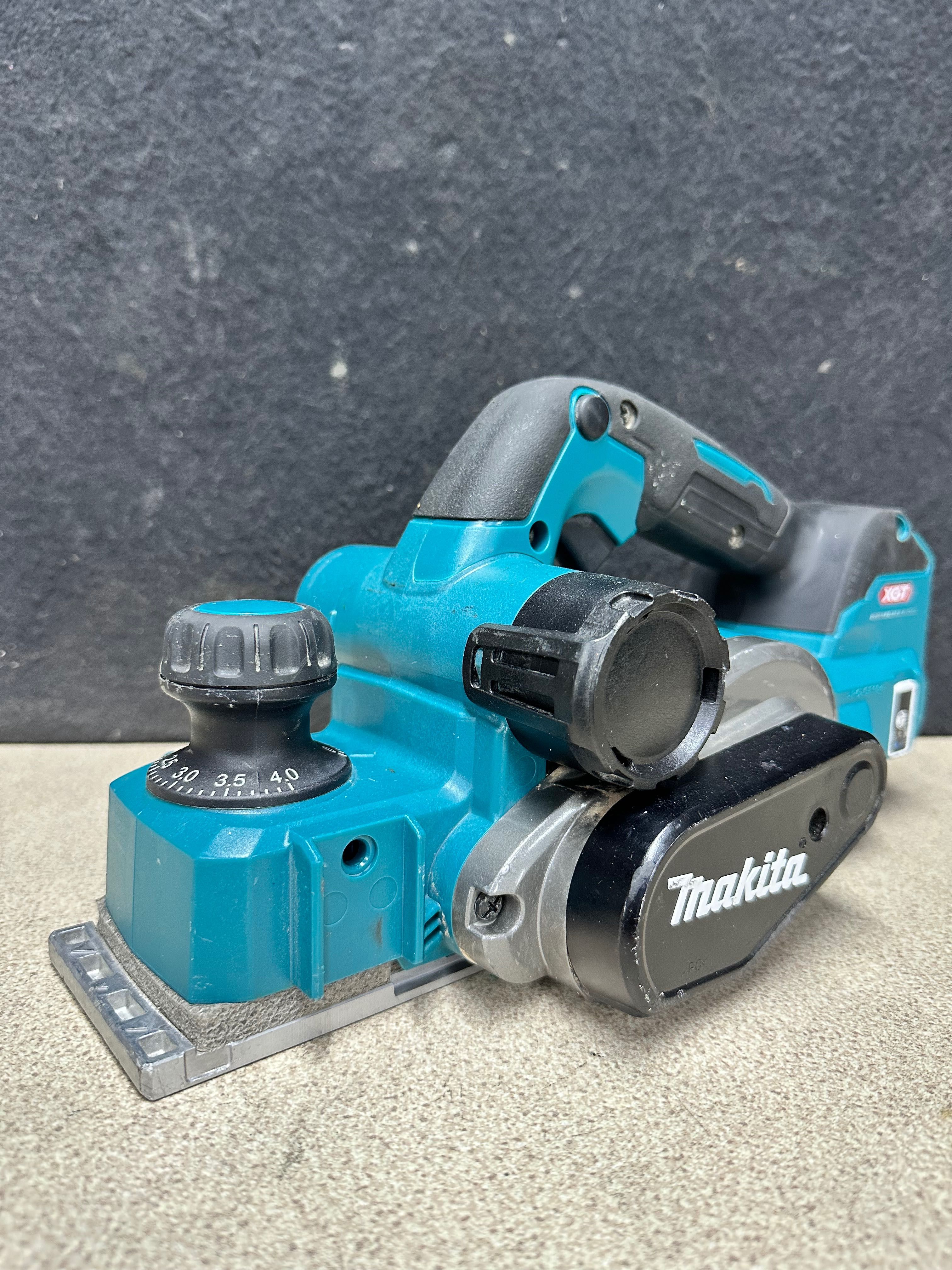 Професионално акумулаторно ренде Makita KP001G XGT 40V 82мм