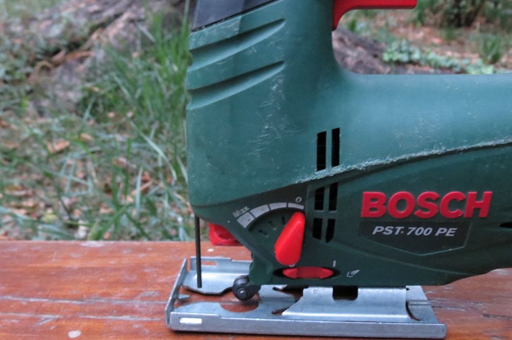 Vând fierastrau pendular Bosch Pst 700 PE