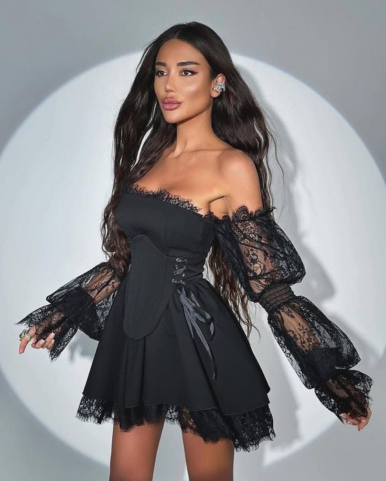 Рокля корсет с ръкави дантела