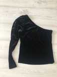 Bluza din catifea Mango, NOU, cu un umar gol