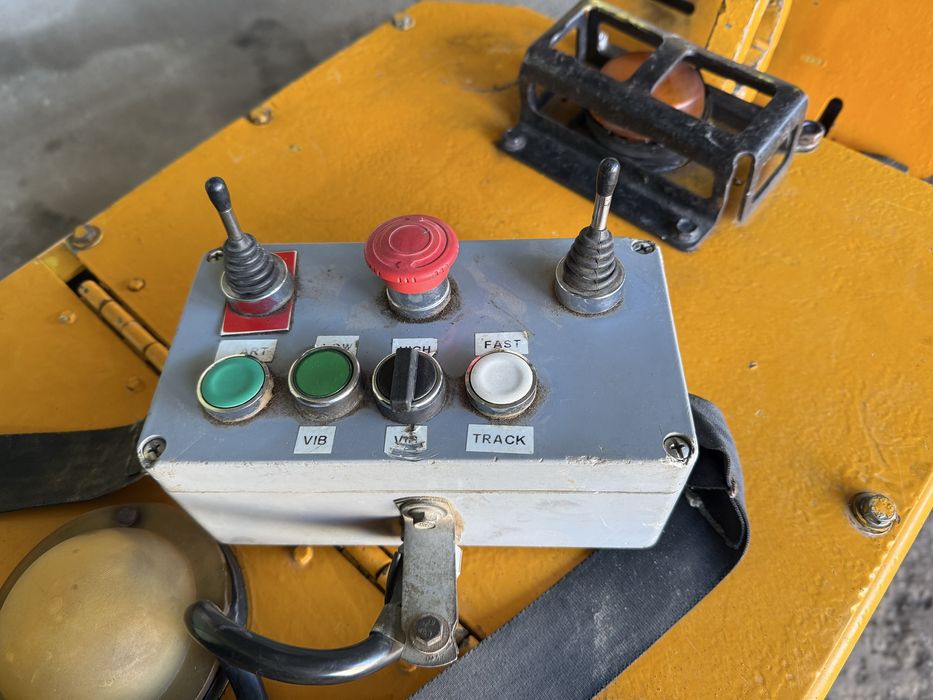 De vanzare sau da inchiriat Vibrocompactor cu picior de oaie .