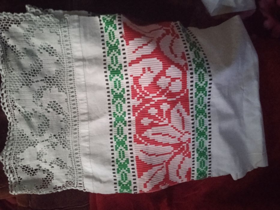 Vând prosoape tradiționale