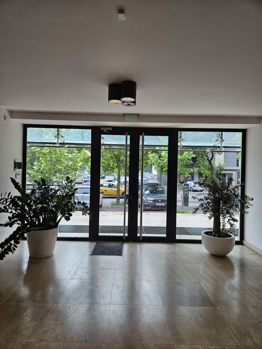 Spațiul deosebit, parter, în clădire de birouri Unirii Coposu