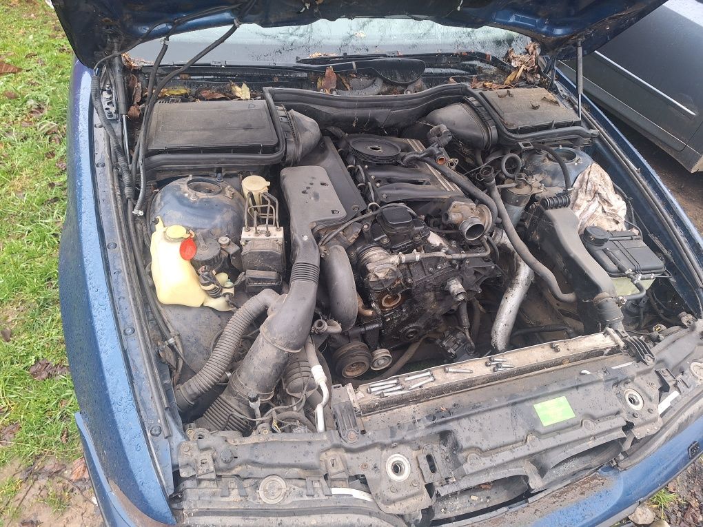 Dezmembrez bmw e39 2.0 d