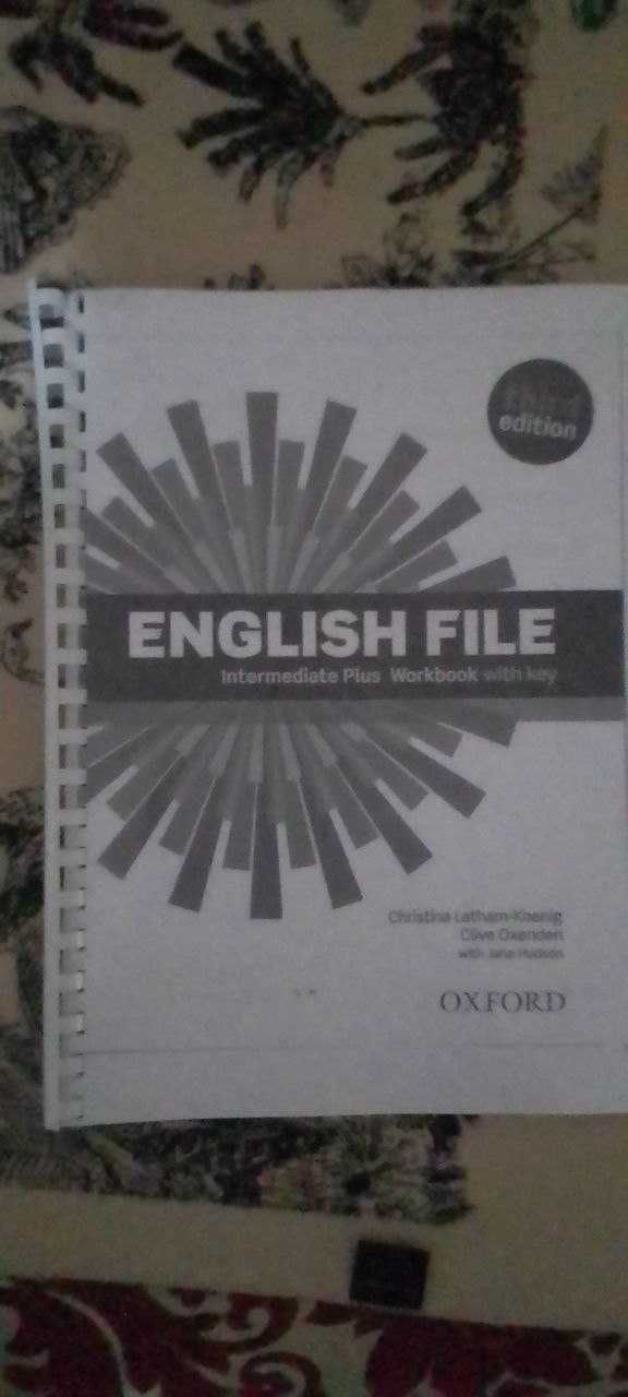 Учебник английского English file(student's book, workbook) черно белый