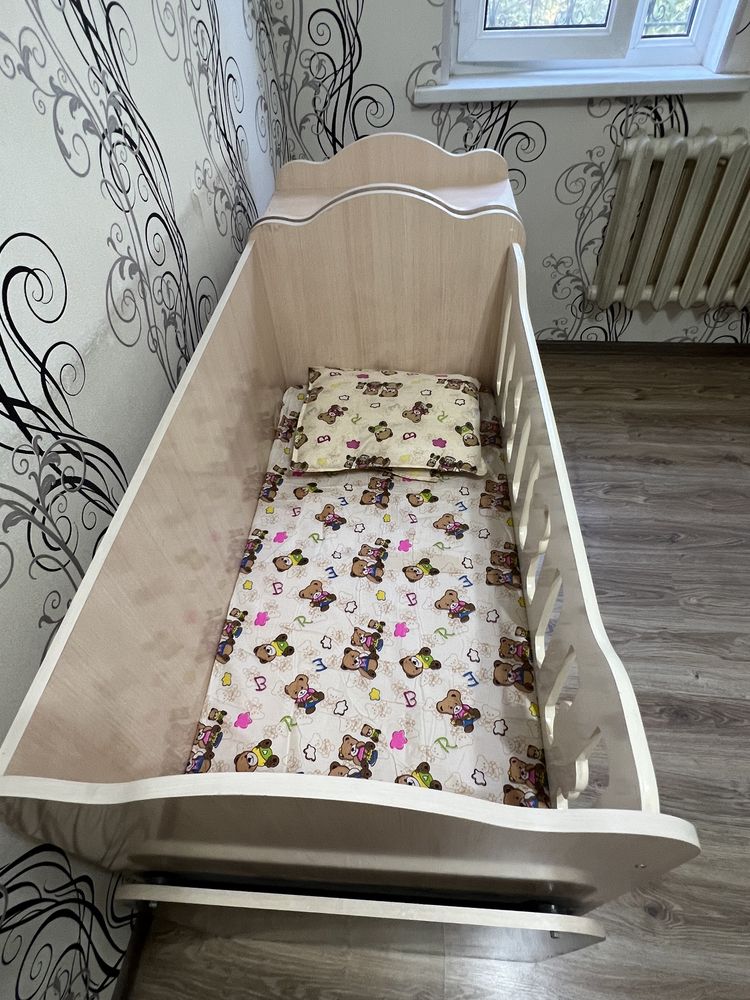 Продаётся детская кроватка