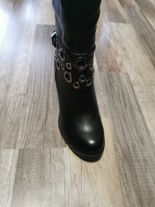 Нови дамски високи ботуши