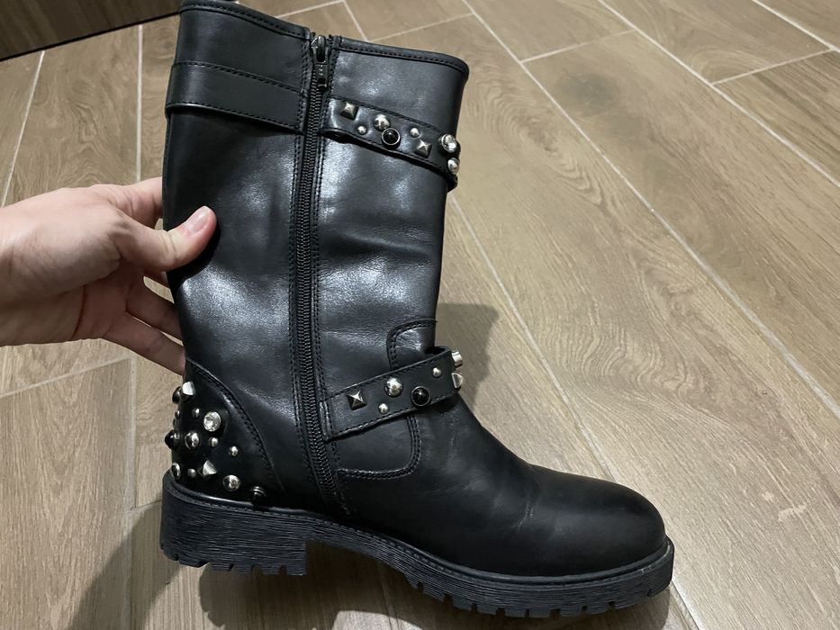 Vand cizme piele, negre, cu tinte si catarame, marimea 39