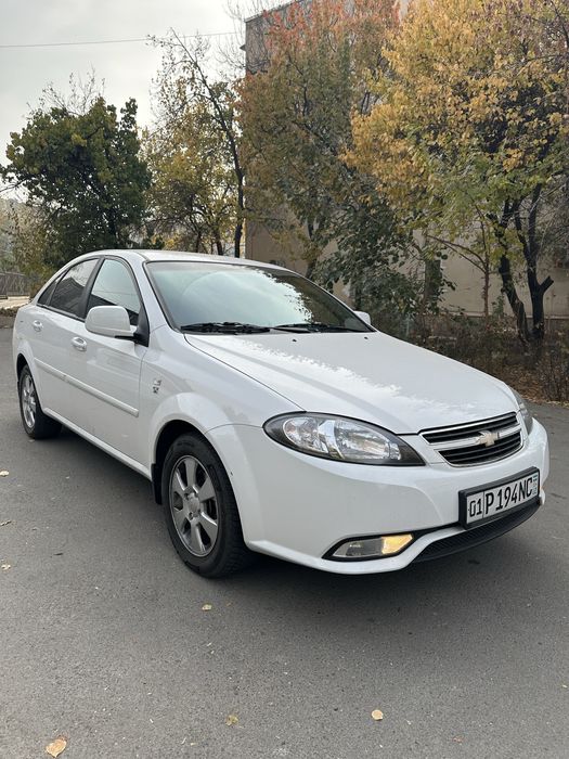 Продаётся белая Jentra. 2023. Позиция - 2. Механика.