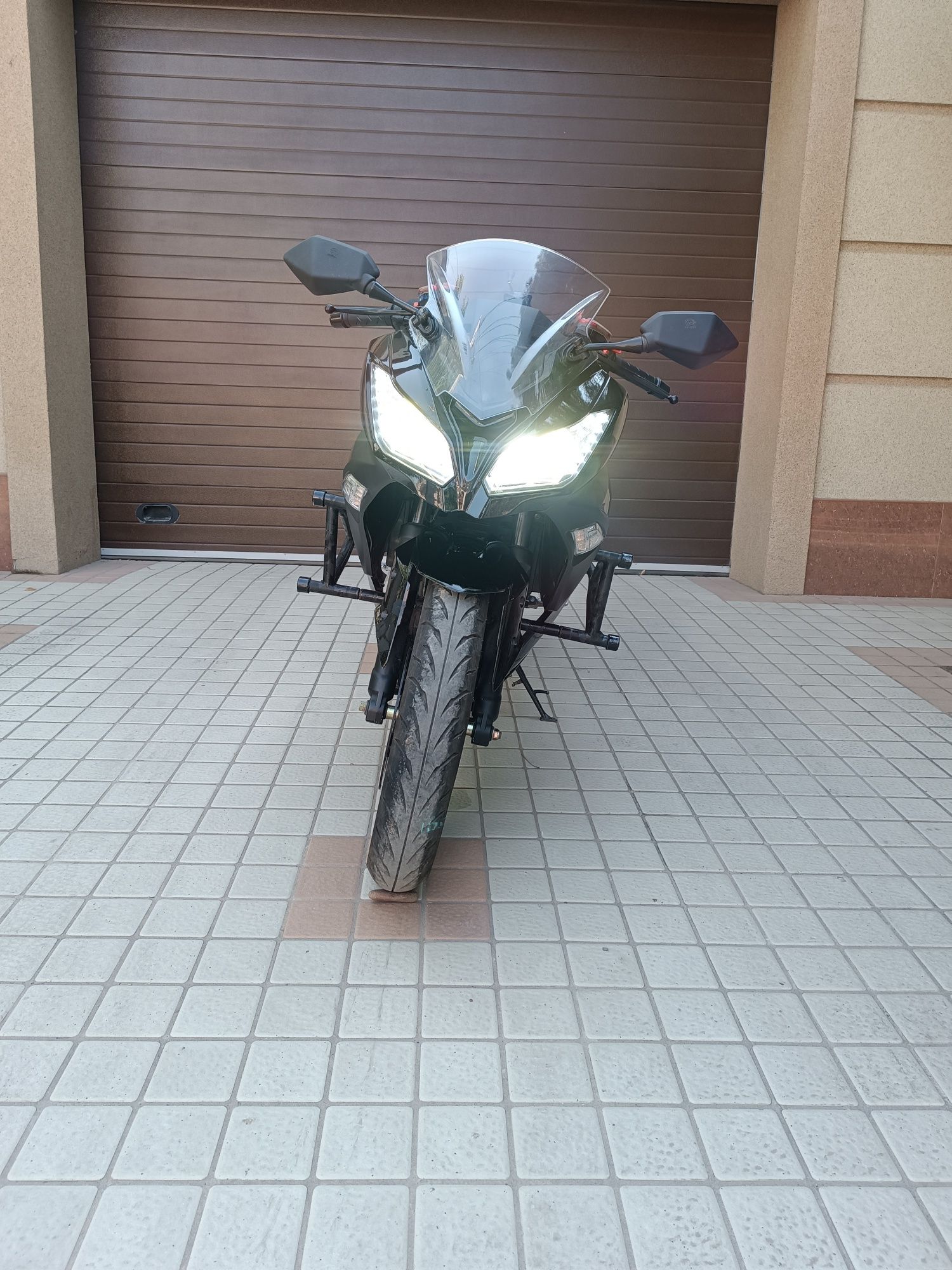 Продаю Kavasaki 8000 watt машьный электробайк