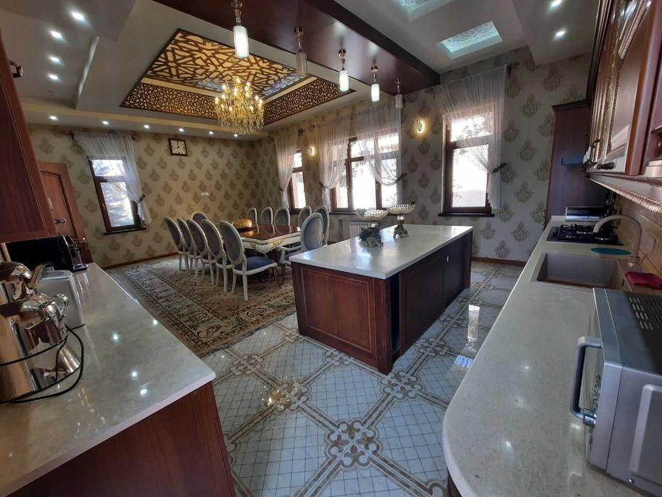 Продаю шикарный эксклюзивный дом 
ТТЗ, Диадора
35 соток
20 комнат