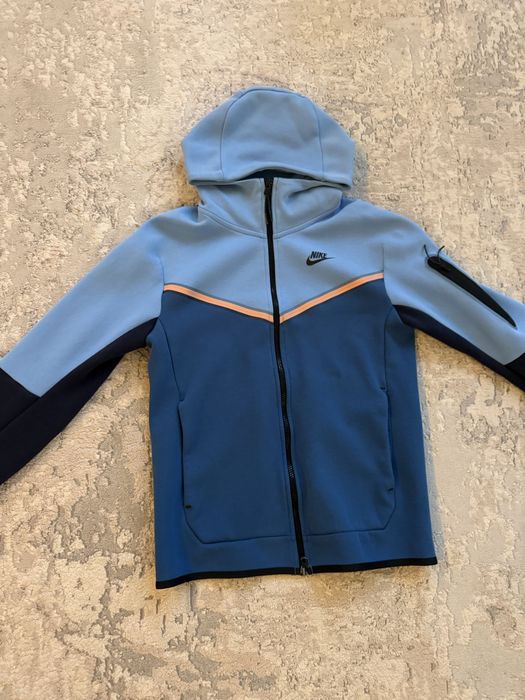 Nike tech fleece in conditii foarte bune