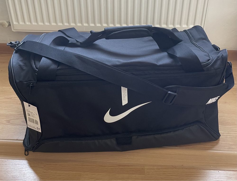 Servieta/geanta sport Nike neagra pt transport/voiaj blkn