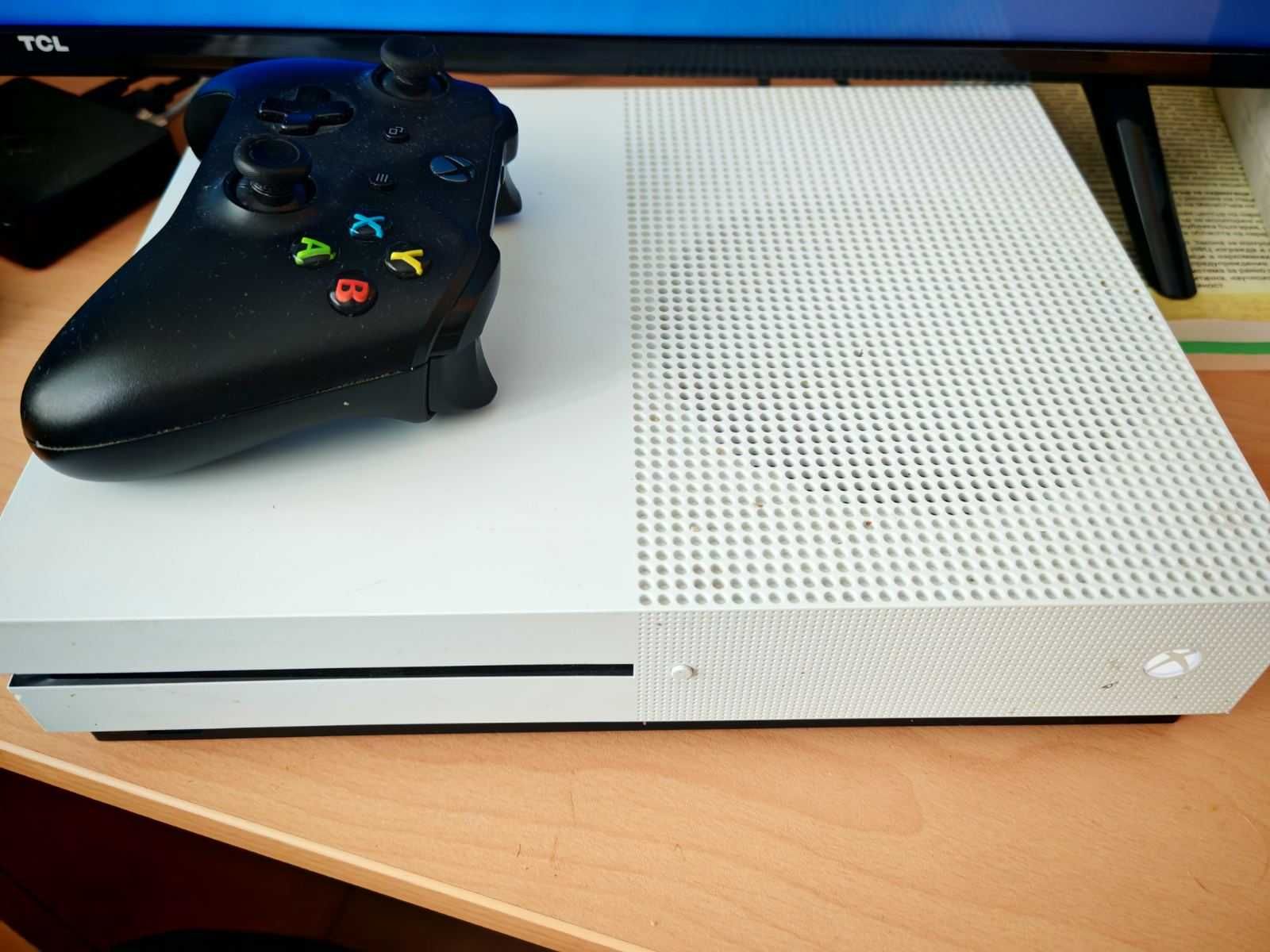 Перфектна конзола Xbox one S 1 tb с 12 игри