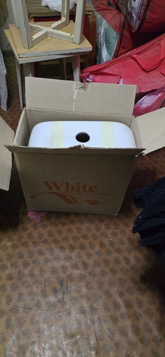 Продаётся унитаз и бачок ,абсолютно новый унитаз!