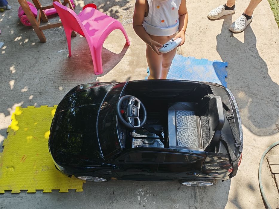 Audi pentru copiii cu acumulator și consola