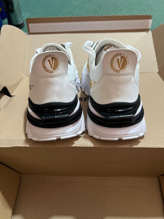 Vând adidasi pentru bărbați