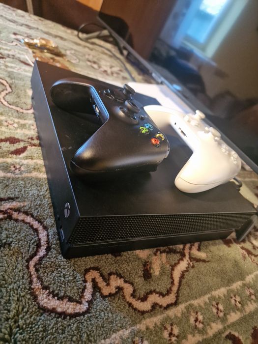 Xbox one x 2 manete+jocuri