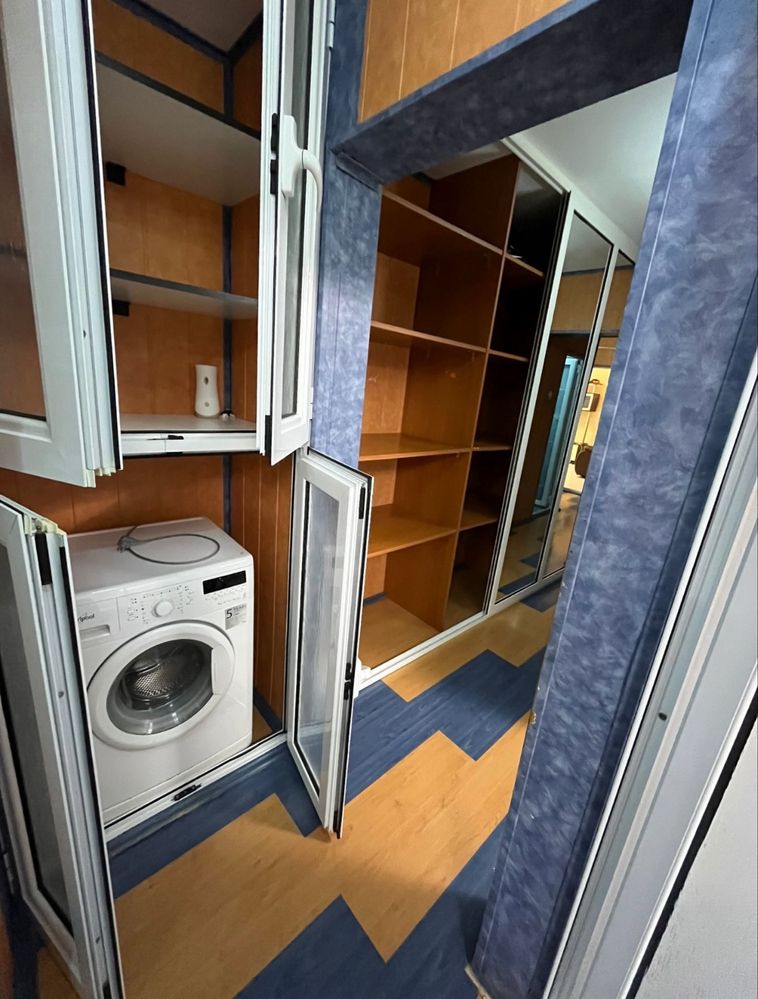 Vand apartament 3 camere zona IC .Frimu!