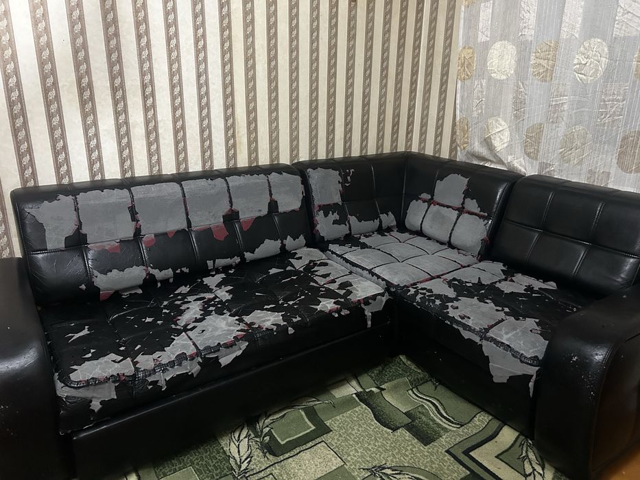 Отдам даром угловой диван