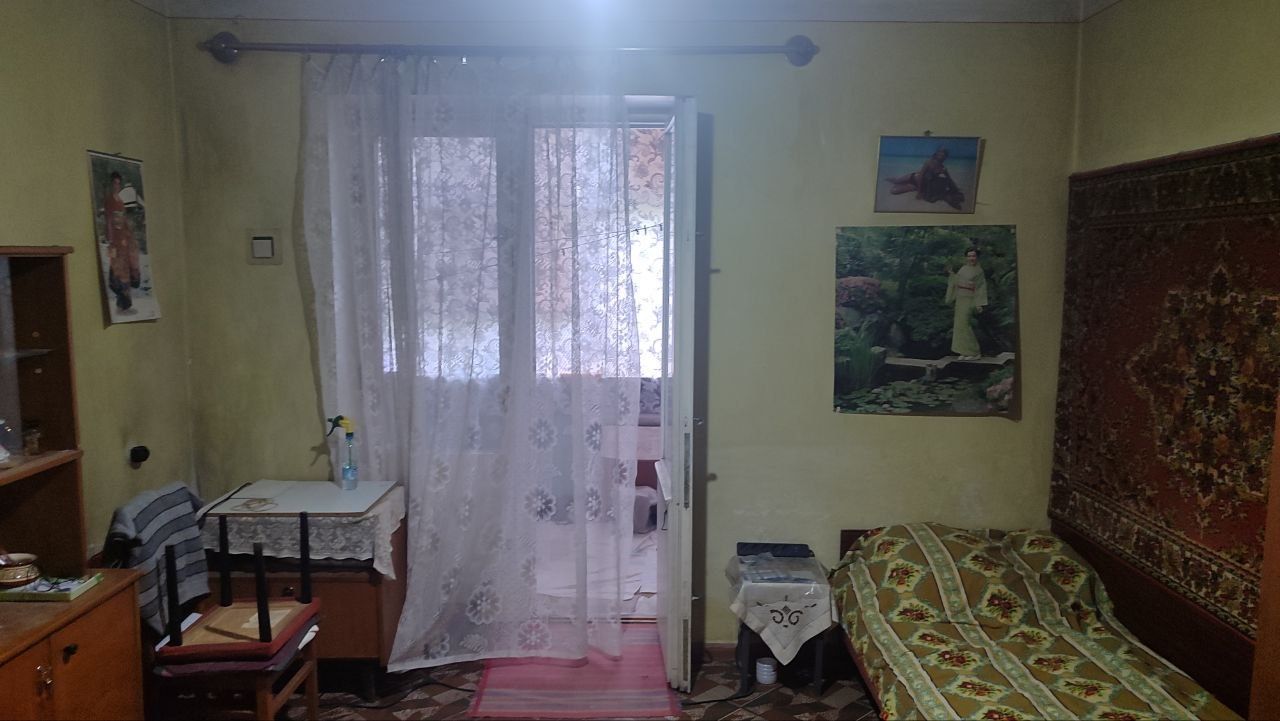Срочно продаётся Высокопотолочка. Балкон 2*7