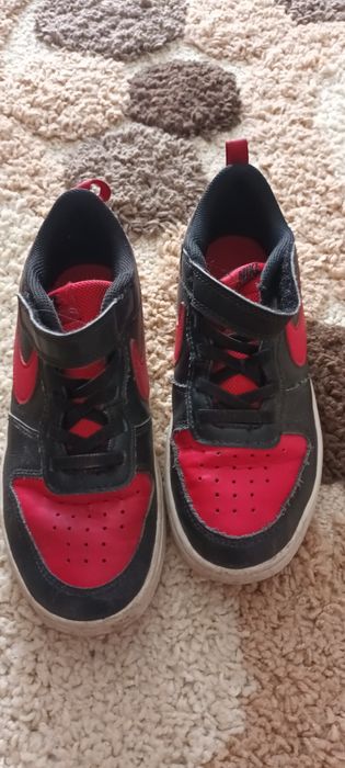 Vând   nike   34.