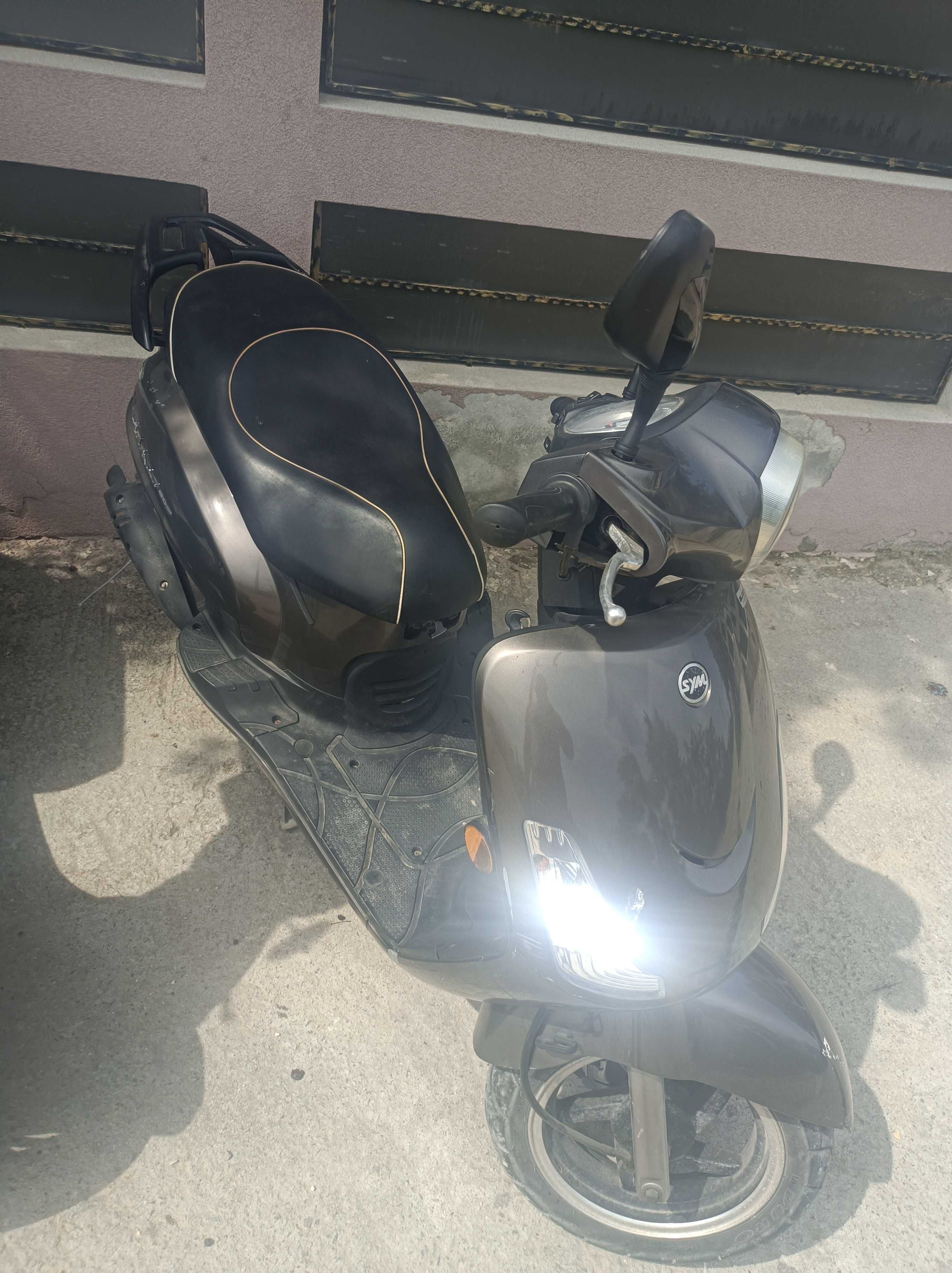 Masina uz personal,scuter glovo ,bolt food ,rent a car,
