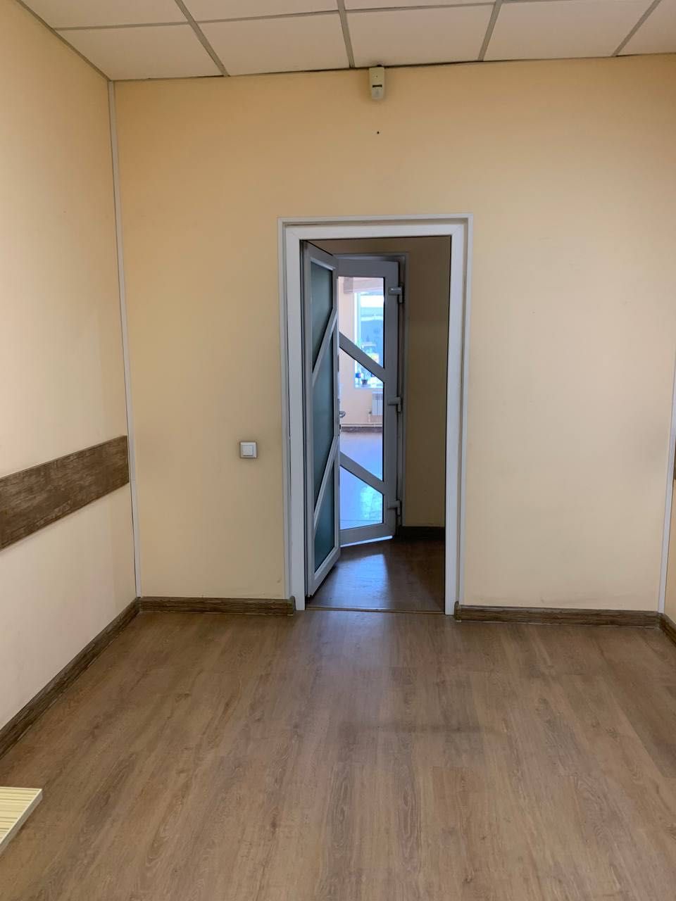 Помещение под офис в аренду,цена указана за м2