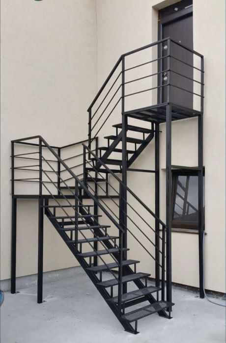 Scări metalice zincate pentru exterior –