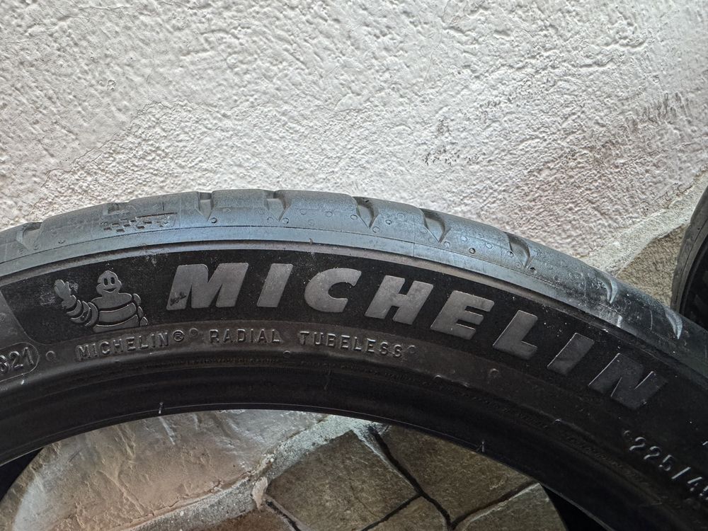 Автомобилни гуми 225 45 19 Mishelin