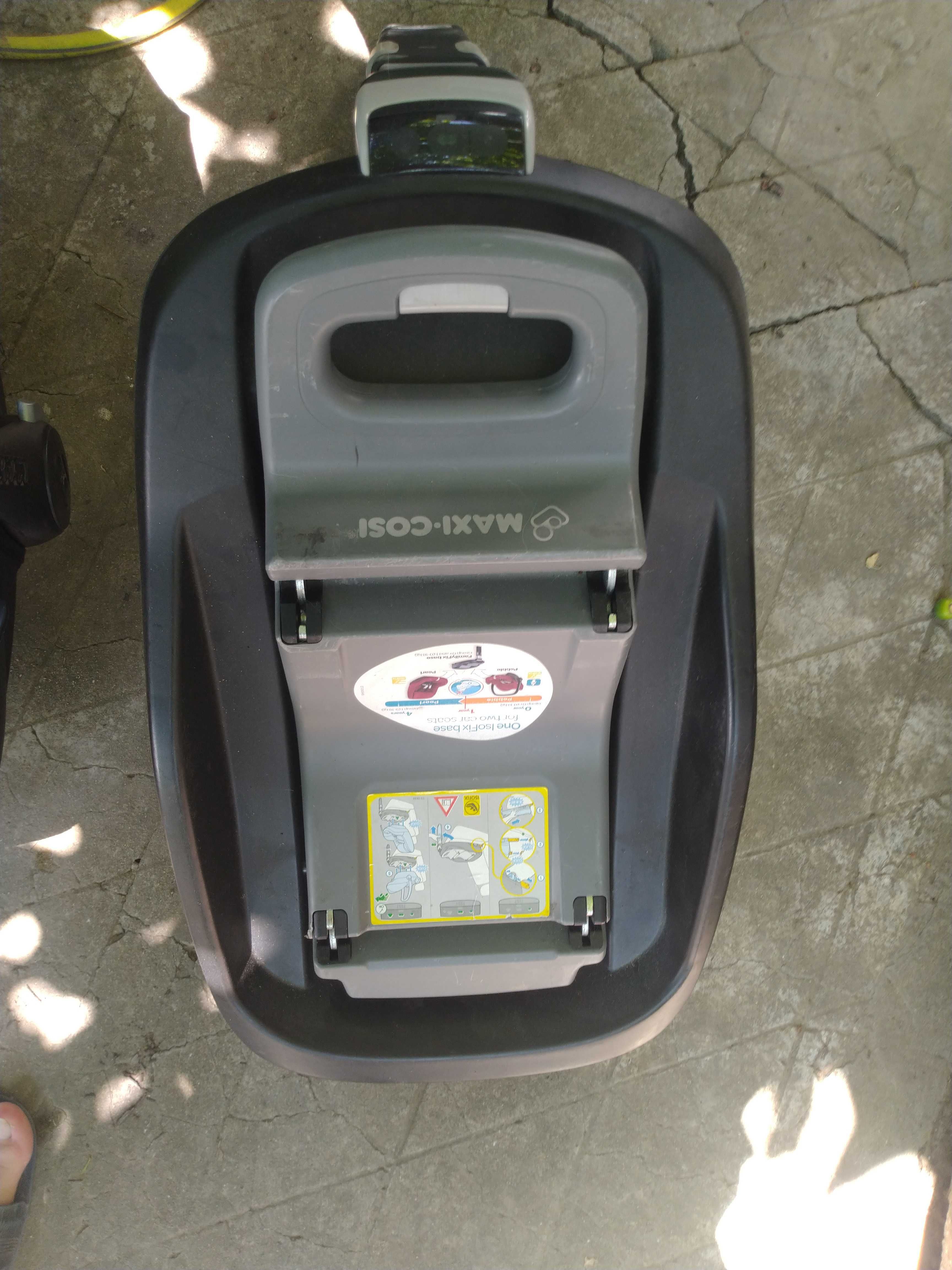 Детско столче + стойка към него за isofix Maxi-cosi