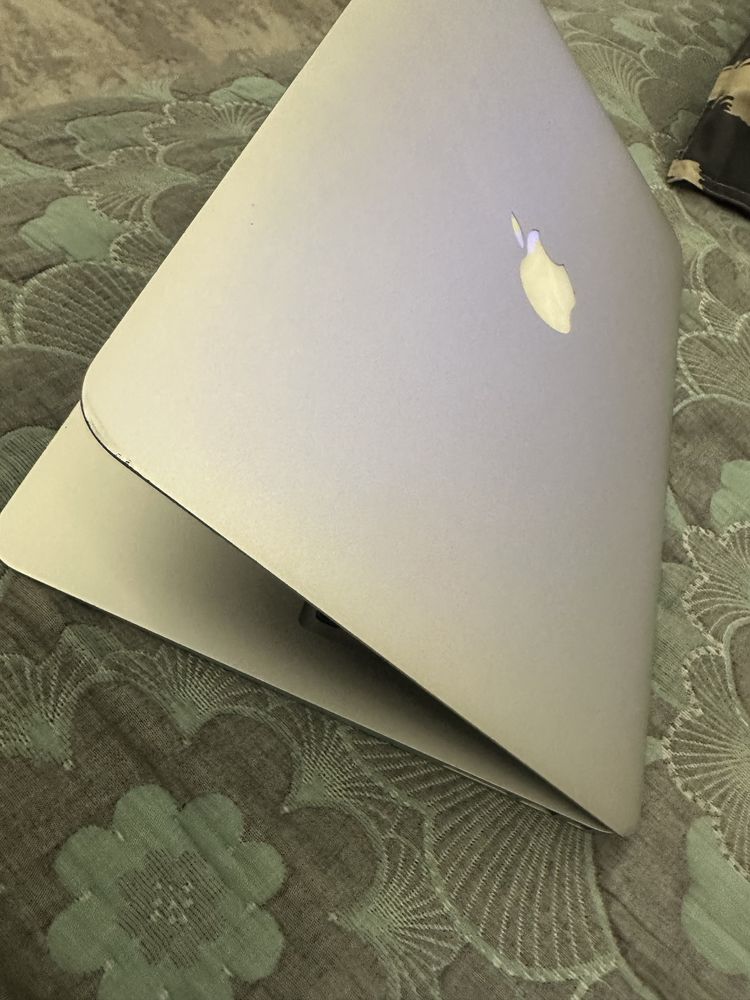 Продается  MacBook Air 2015 13 дюйм
